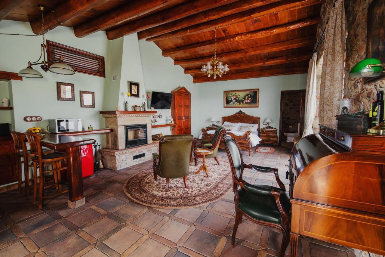 Masia Can Viver - Olive Oil Tourism B&B Bigues I Riells ภายนอก รูปภาพ